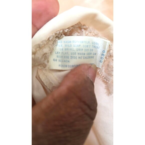 Vintage Bert Yelin For Iris Women's Y2k 70s Beige Lace-Trimmed Button-Up Nightgo - Picture 7 of 8